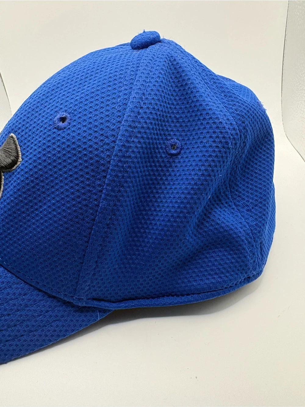 Under Armour Youth S/M Blue Black Logo Performance Fitted Baseball Hat